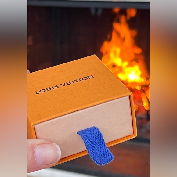 Louis Vuitton Lock in Gift Box - Picture 3 of 6
